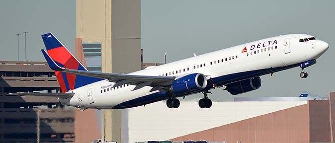 Delta Boeing 737-932 N806DN, Phoenix Sky Harbor, January 11, 2016